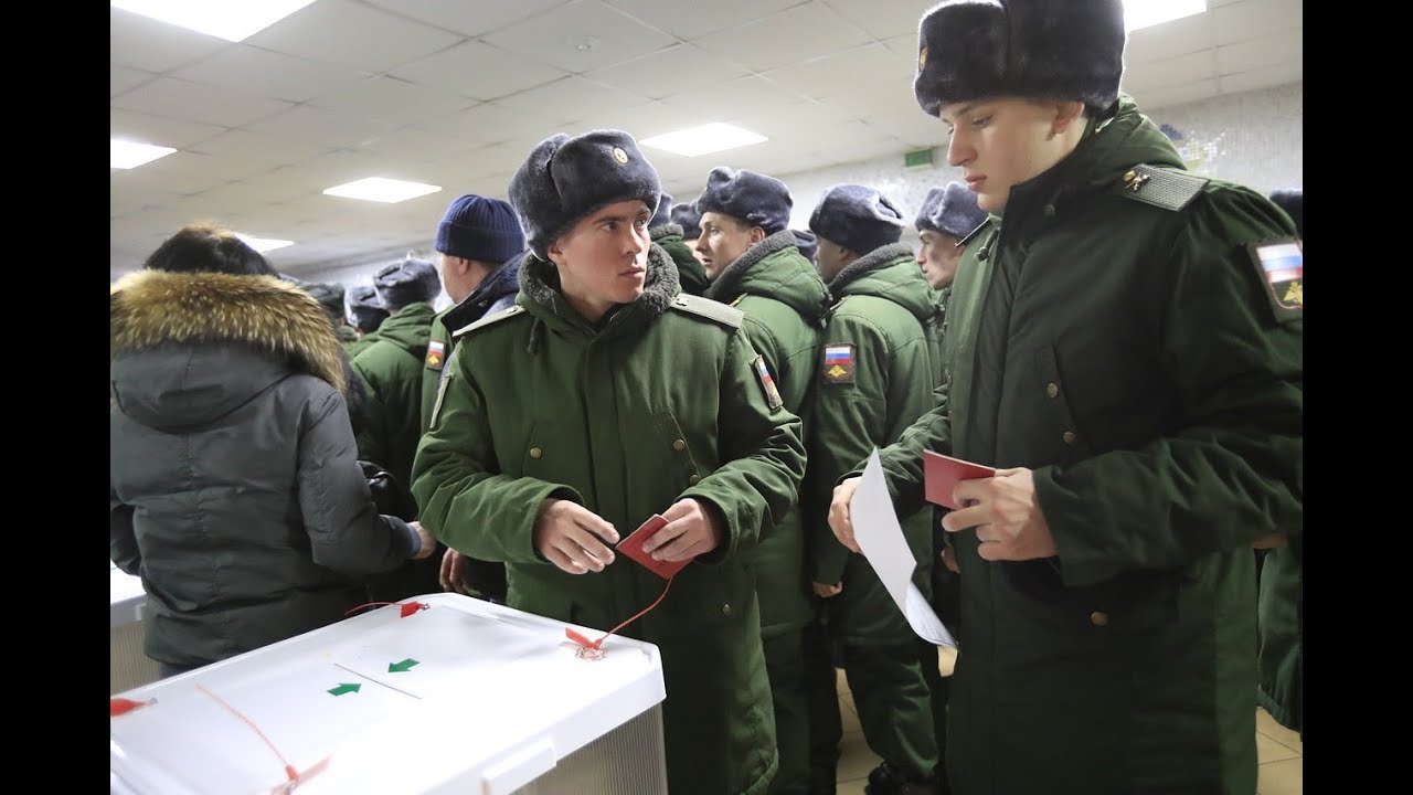 Военнослужащие приняли участие в выборах президента России. Военнослужащий может принимать участие в выборах.