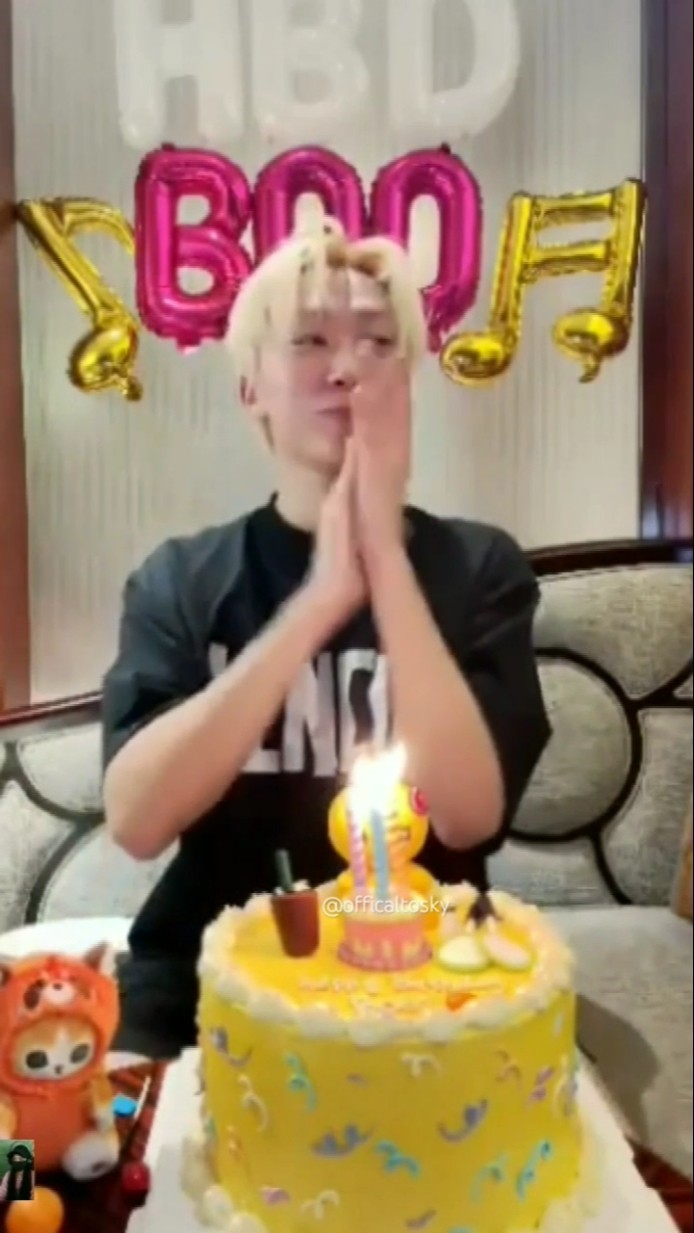 アイドル SEVENTEEN SEWNGWAN birthday Seungkwan celebrating🥳his birthday #seventeen #seungkwan