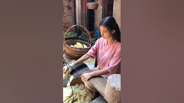 地瓜收了以後切片晾乾，地瓜干不是煮熟的，生地瓜晒乾存儲做來年的乾糧，經歷過的才知道那是寒酸，而不是美味，你們都吃過嗎？地瓜乾兒時記憶 - 天天要聞