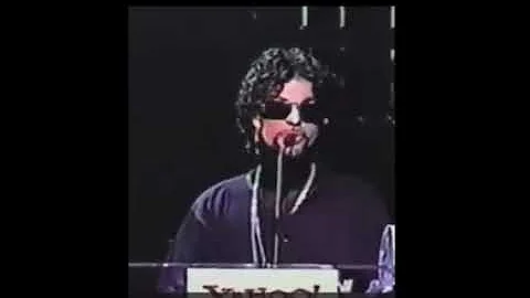 prince accepts best internet only single for the song the war at the yahoo internet life awards