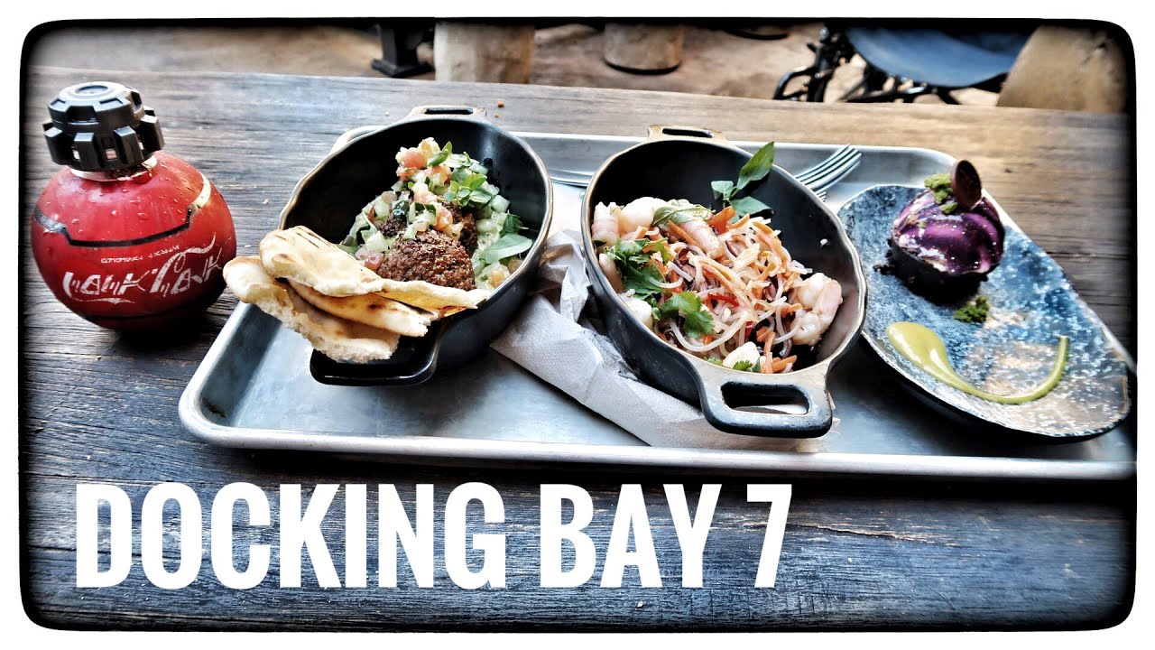 DOCKING BAY 7 in Star Wars Galaxy's Edge | Dining Review | Hollywood Studios | Disney World