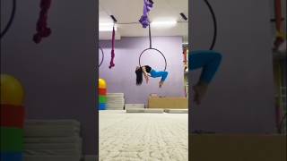 Relaxing beautifully on an aerial hoop #воздушнаягимнастика #воздушноекольцо #aeralist #aerialvideo