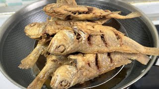 炸小鱼时，放面粉或淀粉都是大错！教你正确做法，出锅酥脆好吃不油腻，放凉了也不回软#food #like #cooking #美食教程