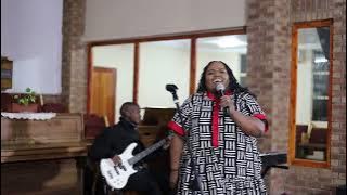 Yama kuye ezingalweni || Leaning on the everlasting arms || BusiGold