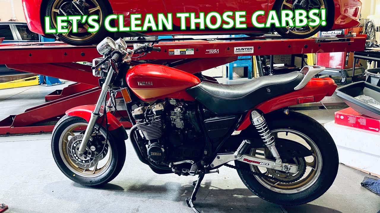 Inspecting and cleaning a mikuni carburetor rack on a 1987 Yamaha YX600 Radian