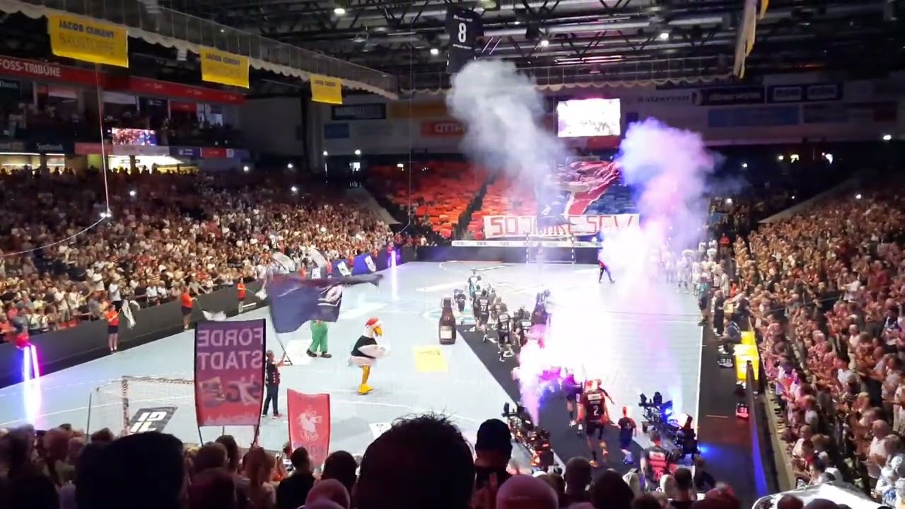 6.9.24 Einlauf der SG Flensburg-Handewitt im Spiel gegen den HC Erlangen