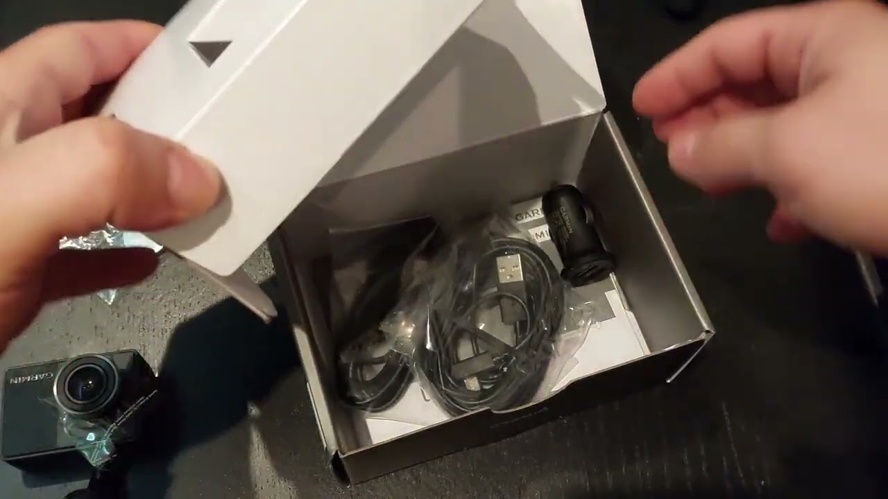 Garmin Dash Cam 57 unboxing