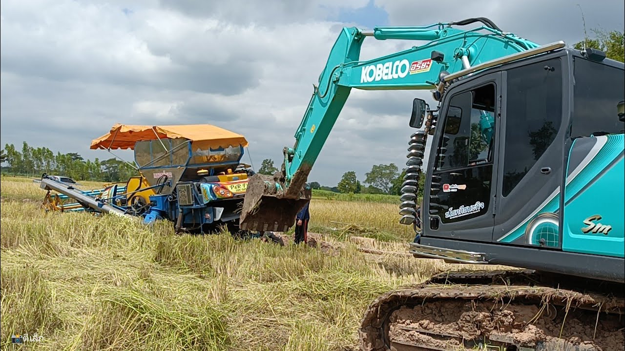 งานด่วน!! ย้ายKOBELCOsk200sm-10 ภารกิจกู้รถเกี่ยวข้าวติดหล่ม ลุ้นระทึกสุดมันส์!! ช.โชคดีชนะกิจ