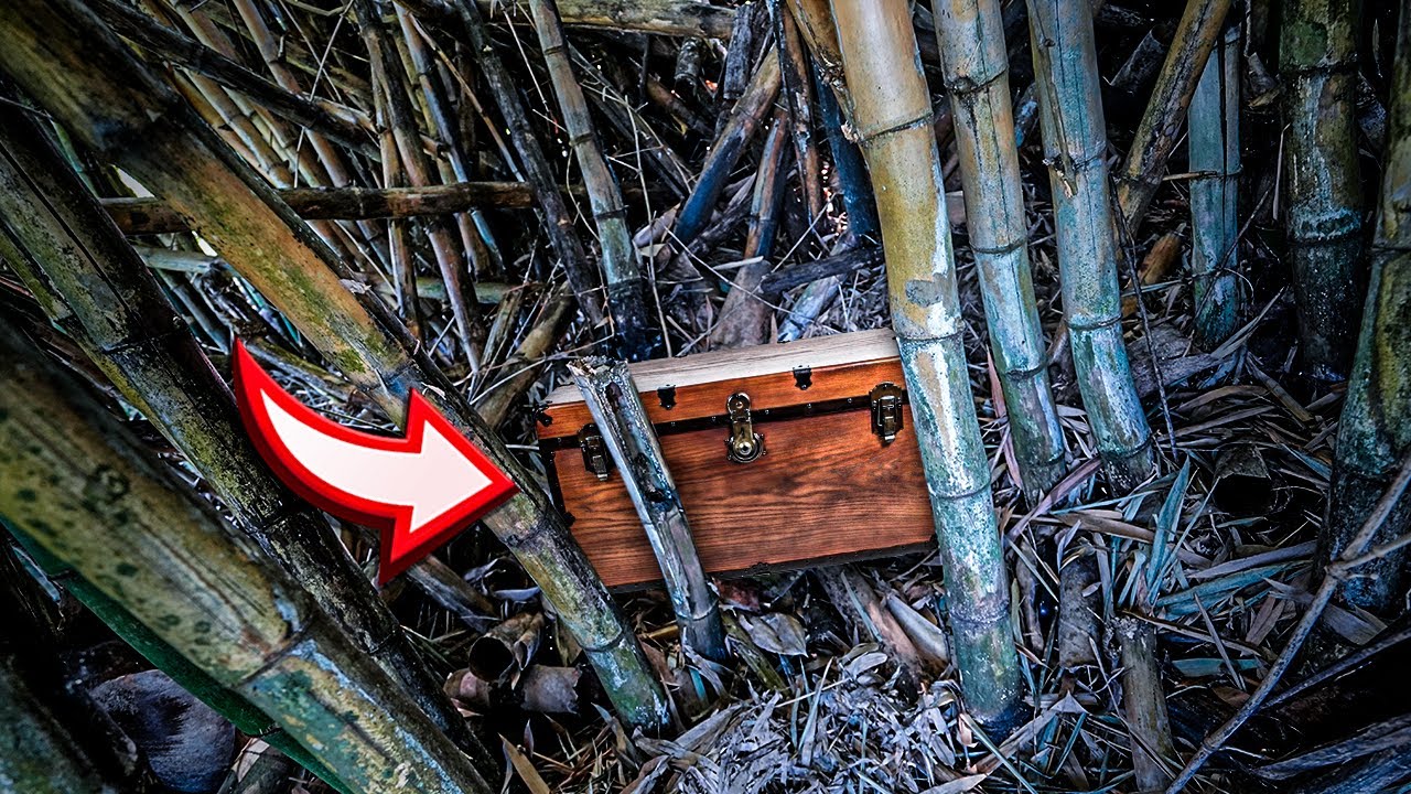 ENCONTRAMOS UM BAÚ NA MATA DO VELHO SATÂNICO