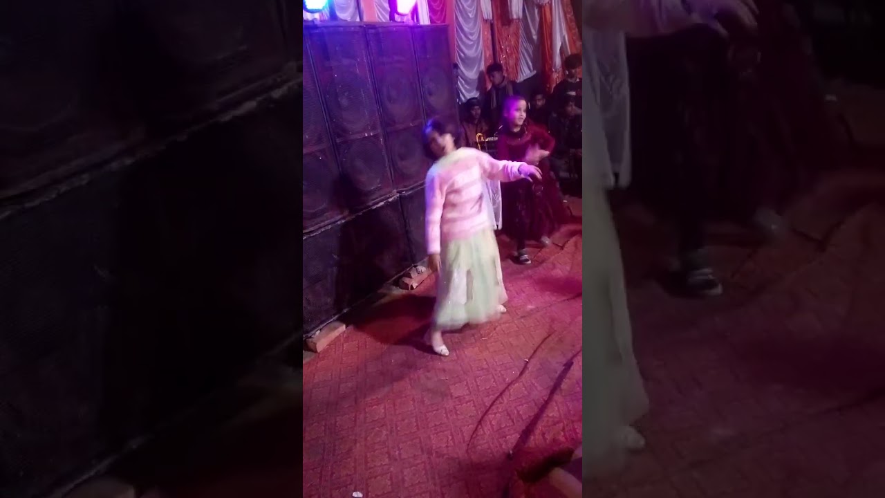 क्या गजब की dance की इन दोनों लड़कियां ने song name maja aa आज की रात मजा हुस्न का आंखों से लीजिए 
