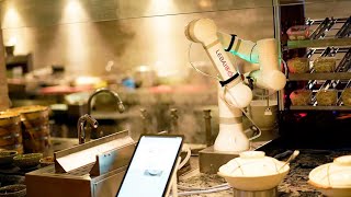 Lebai robot is cooking noodles in Shanghai Pullman Hotel.