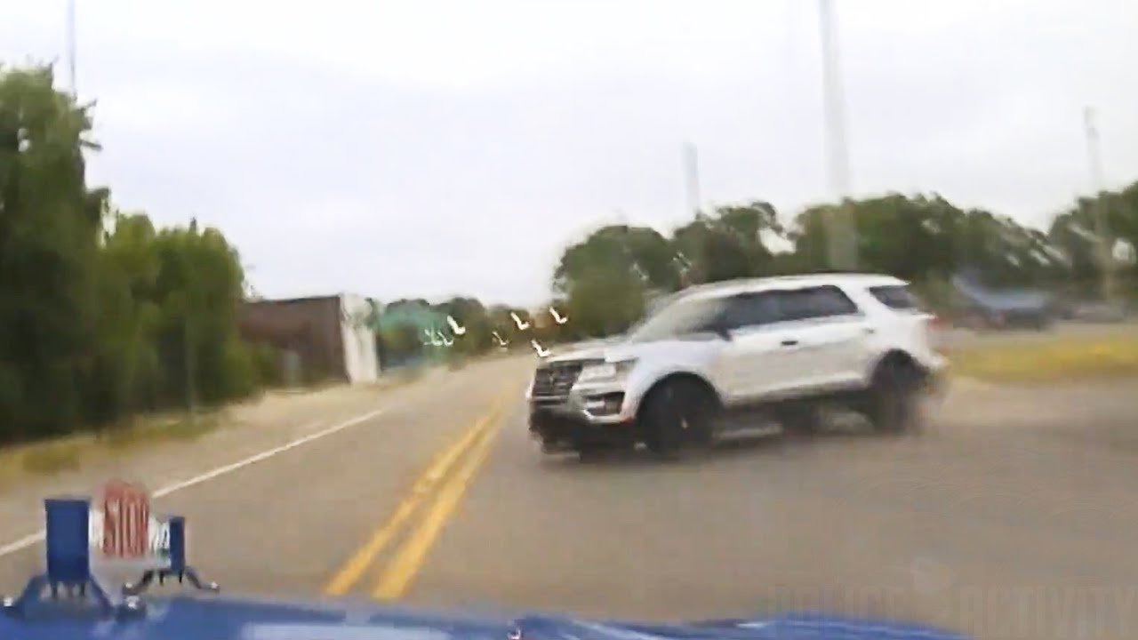 High Speed Police Chase Ends in Wild Crash in Muskegon, Michigan - YouTube