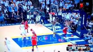 Dante Cunningham over the top one handed dunk over Blake Griffin against the Clippers 29/04/2012