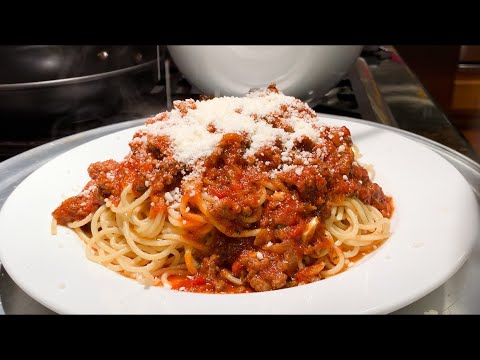 CLASSIC SPAGHETTI WITH MEAT SAUCE