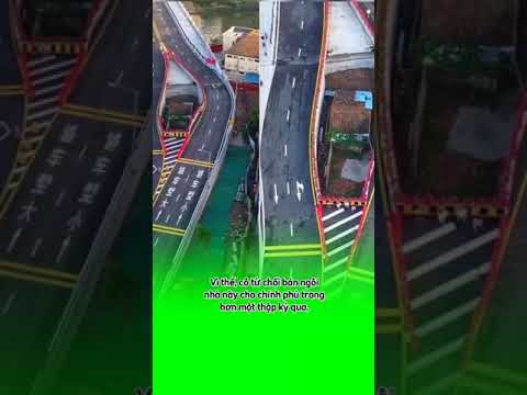 Video Ngôi nhà lọt thỏm giữa đường cao tốc | Nam Review... - youtube