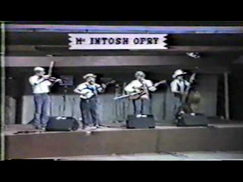 Bluegrass Music - Dueling Banjos - Randall Franks with Elaine and Shorty .mpg