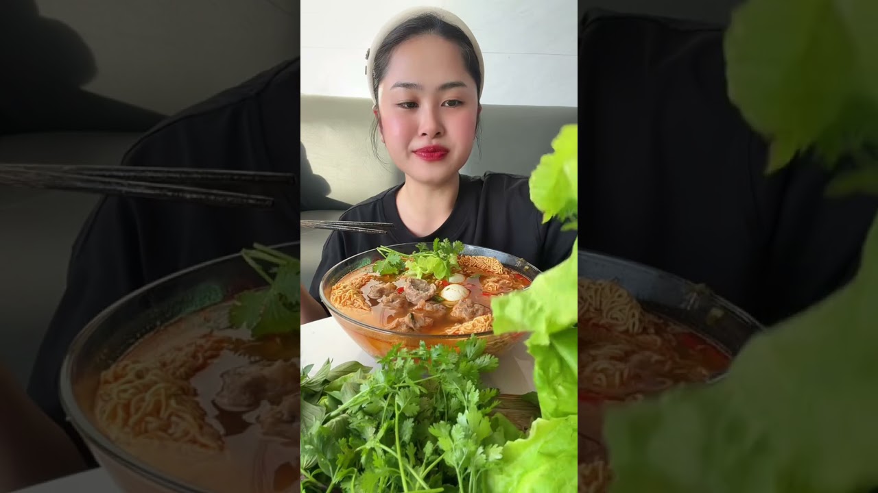 Mì tôm bò viên trứng cùng rau trồng trên sân thượng #dungthichan #mukbang #food 