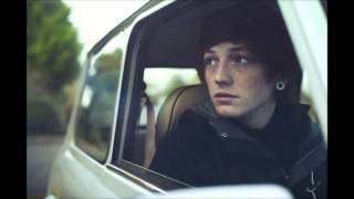 Video thumbnail of "Lewis Watson - Hold on"