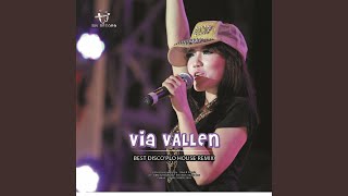 Смотреть клип Goyang Ajib