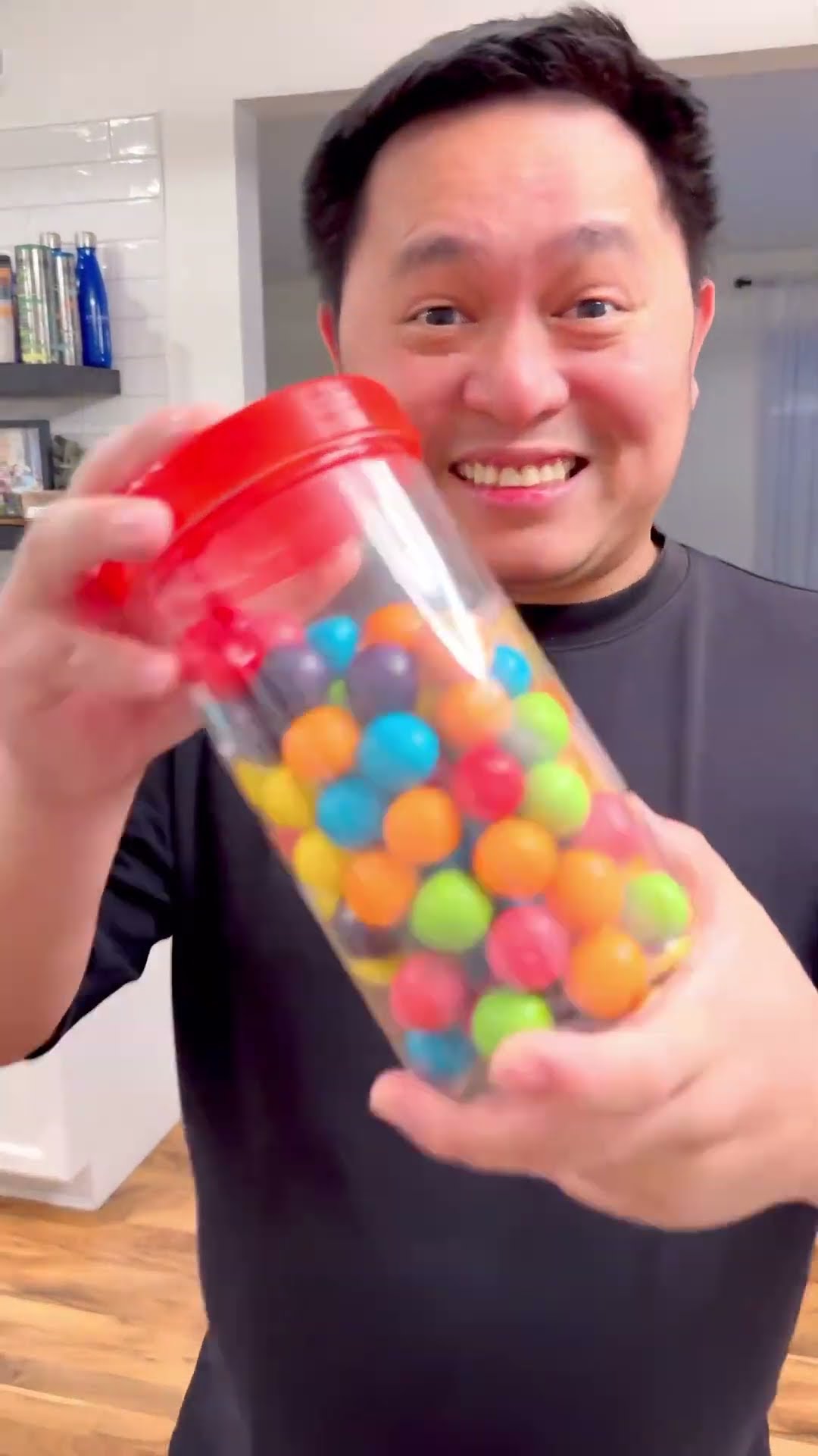 Candy prank on crying kid ???❤️?