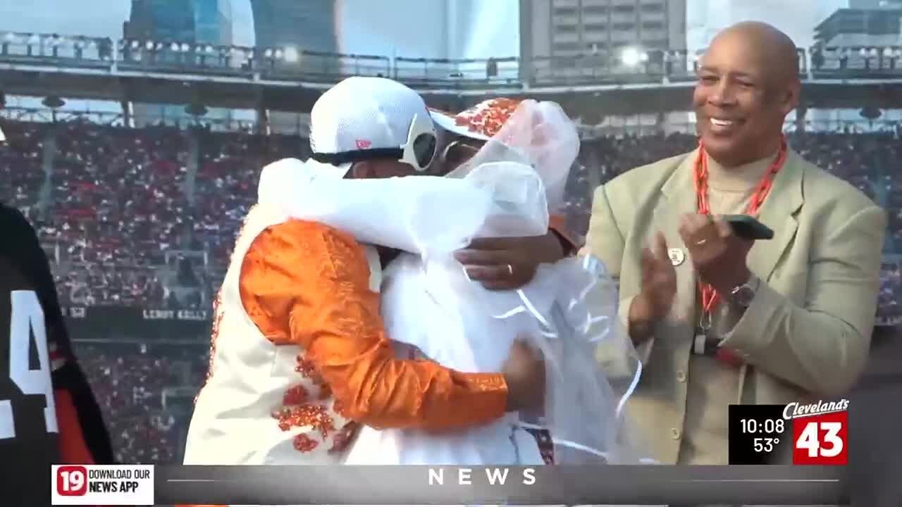 Browns fans show up big with a muni lot wedding for first tailgate of the season