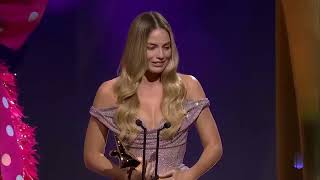 Margot Robbie  hablando español  sorprendente