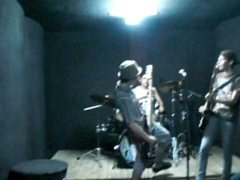 Parestesia - Estudiantes Y Distorsion