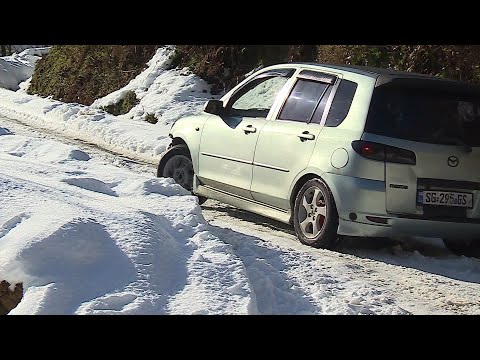 მაღალმთიან აჭარაში გზებზე, მძღოლების მოცურებისგან დასაცავად ტექნიკური მარილის ნაცვლად ქვიშას ყრიან