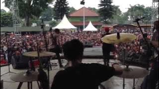 Cover drum Stand here alone - kita lawan mereka