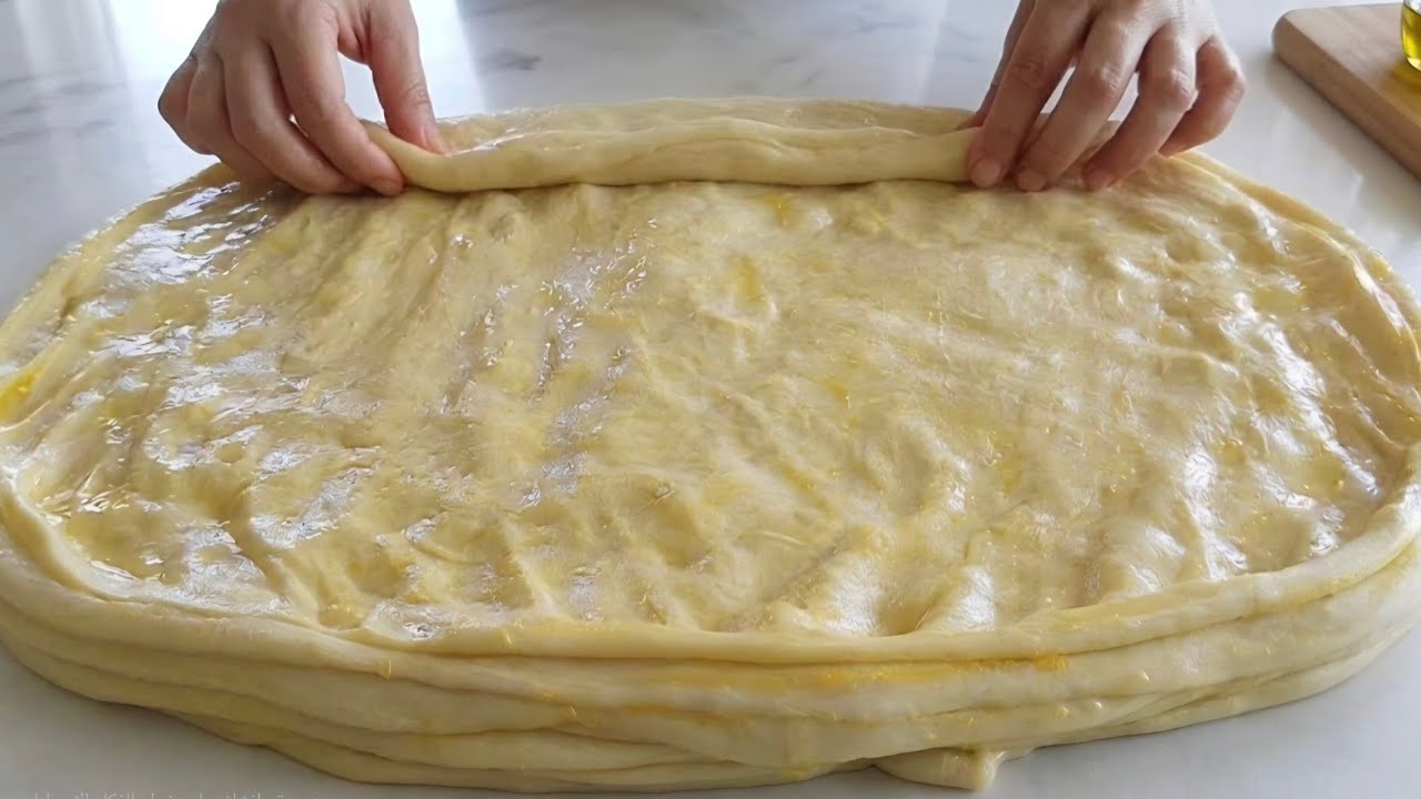 Hamurun Arasına Sadece 2 Yemek Kaşığı Sürdüm! Tel Tel Ayrılan Katmer Poğaça Tarifi
