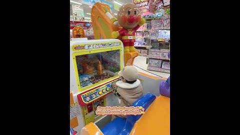 Lái máy xúc chuyên nghiệp của bé 1 tuổi cỡ này👍👍👍. Dự là tương lai không lo thất nghiệp🥰🥰🥰