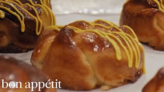 The Secret Behind Emeril’s Delicious King Cake
E.J. Lagasse shares what makes Emeril’s iconic King Cake so special. From rich brioche to a cream cheese filling with rum and citrus, this Mardi Gras classic is all about flavor and tradition.
Want Bon Appétit shirts, hats and more? https://shop.bonappetit.com/?utm_source=youtube&utm_brand=ba&utm_campaign=aud-dev&utm_medium=video&utm_content=merch-shop-promo
Still haven’t subscribed to Bon Appétit on YouTube? ►► http://bit.ly/1TLeyPn
Want more Bon Appétit in your life? Subscribe to the magazine! https://bit.ly/313UWRu
ABOUT BON APPÉTIT
Bon Appétit is a highly opinionated food brand that wants everyone to love cooking and eating as much as we do. We believe in seasonal produce, properly salted pasta water, and developing recipes that anyone can make at home. The Secret Behind Emeril’s Delicious King Cake