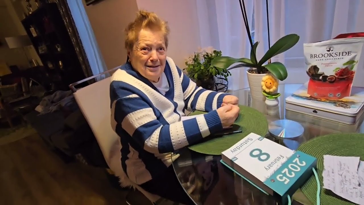 У мамы прогрессирует деменция. Я в шоке. Где дочка,  внучка, правнучка, ..Жучка..?