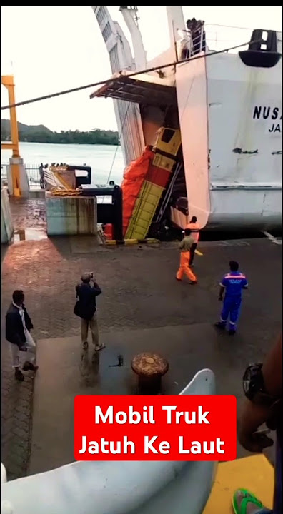 Mobil Truk Jatuh Ke Laut#shorts #viral #herichannel #trending #truk #tronton #animasimobiltruk #bus