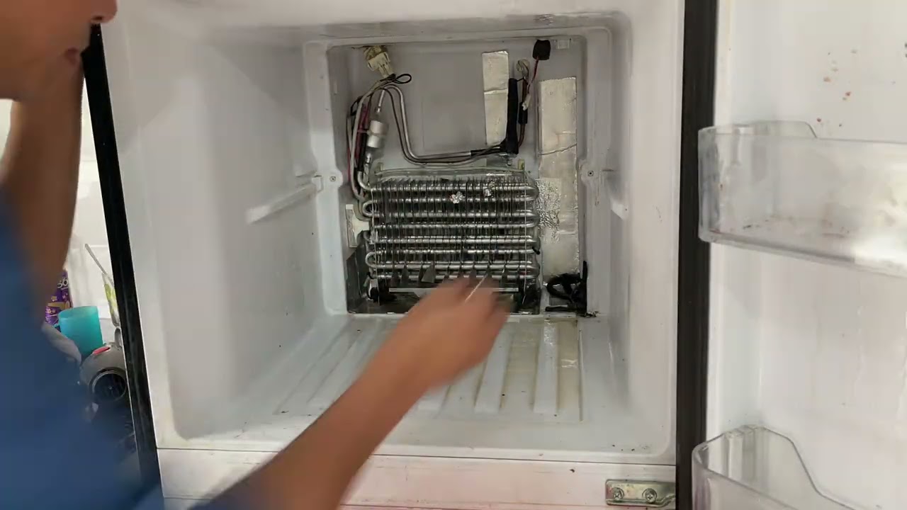 Tủ lạnh aqua bị nhiễm điện ra vỏ và lạnh kém