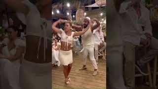 رقصة ديما قندلفت ومدرب الممثلين بوب مكرزل في حفل زفاف الممثل أنس طيارة ومنسقة الأزياء كارول بو خالد