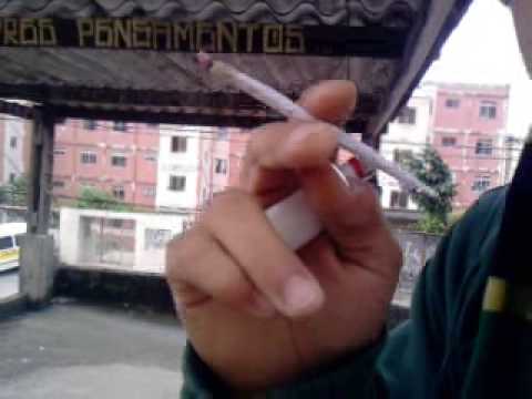 Aprenda a bolar seu cigarro de maconha com Tio Bob