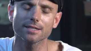 Watch The Parlotones frontman, Kahn Morbee, play his brand new single, Days Like This