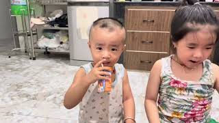 Kem và Kin ăn kẹo chuppa_chups và uống sữa Hero cam+nho+dưa hấu 😍👍#tiktok #trending