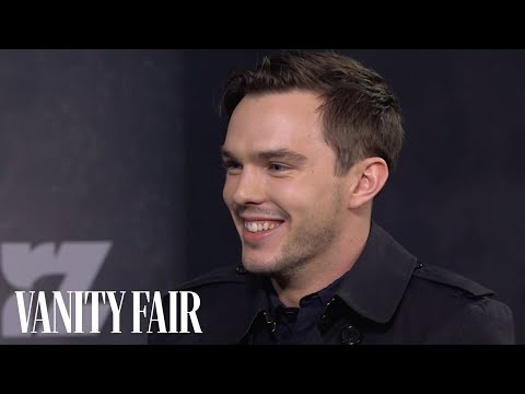 Video: Nicholas Hoult Vlera neto: Wiki, I martuar, Familje, Dasma, Paga, Vëllezërit dhe Vëllezërit