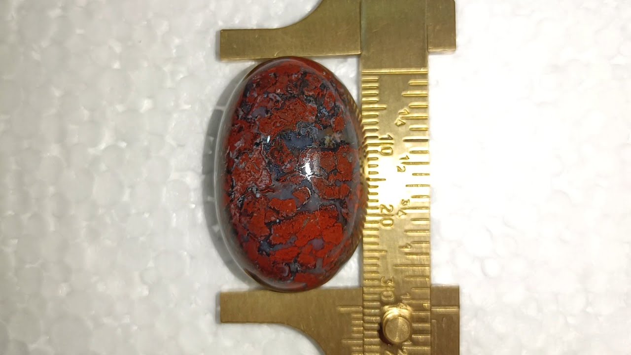 Batu badar merah kristal yang sangat cantik 