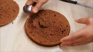 Voici une gâteau au chocolat et mousse a la fraise ✔ #gateau  #moussealafraise  #recette