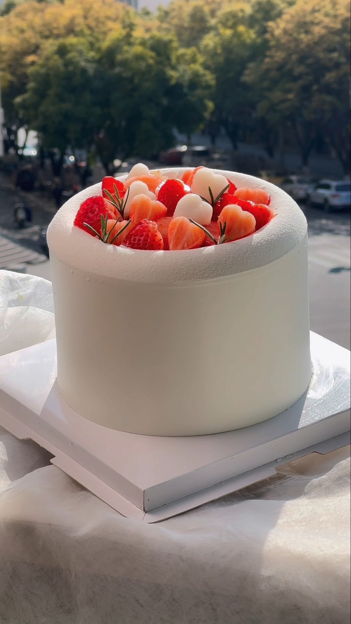 White and tender, the best interpretation of cream... Daily life of bakers, healing food, cream