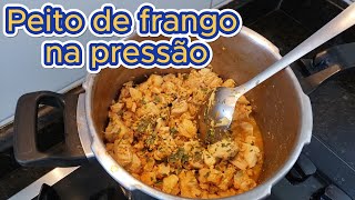 Peito de frango na pressão. Muito fácil.