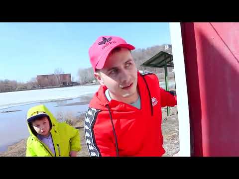 Рома и папа убегают! ГИГАНТСКИЙ ПАКМЕН в Реальной Жизни!