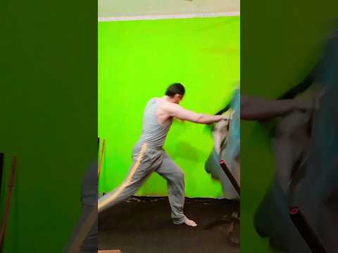 إضرب مثل البرق سر قدمك الخلفية في قوة الضربة جيت كون دو كراتيه كونغ فو بوكسينج فنون قتال شوارع مختلط 