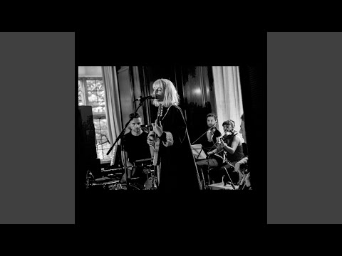 Putar Three Oh Nine (feat. Joe Duddell & Festival No.6 Ensemble) (Live at Festival 6) - Fenne Lily