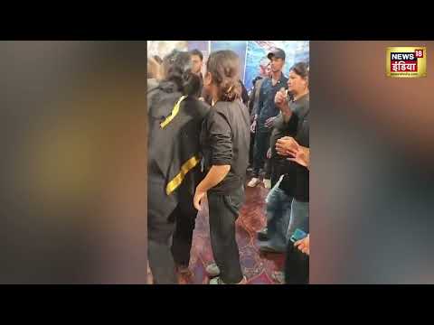 Chaos at mermaid show! Young woman beaten by female bouncers | महिला बाउंसरों ने पीटा #viralvideo