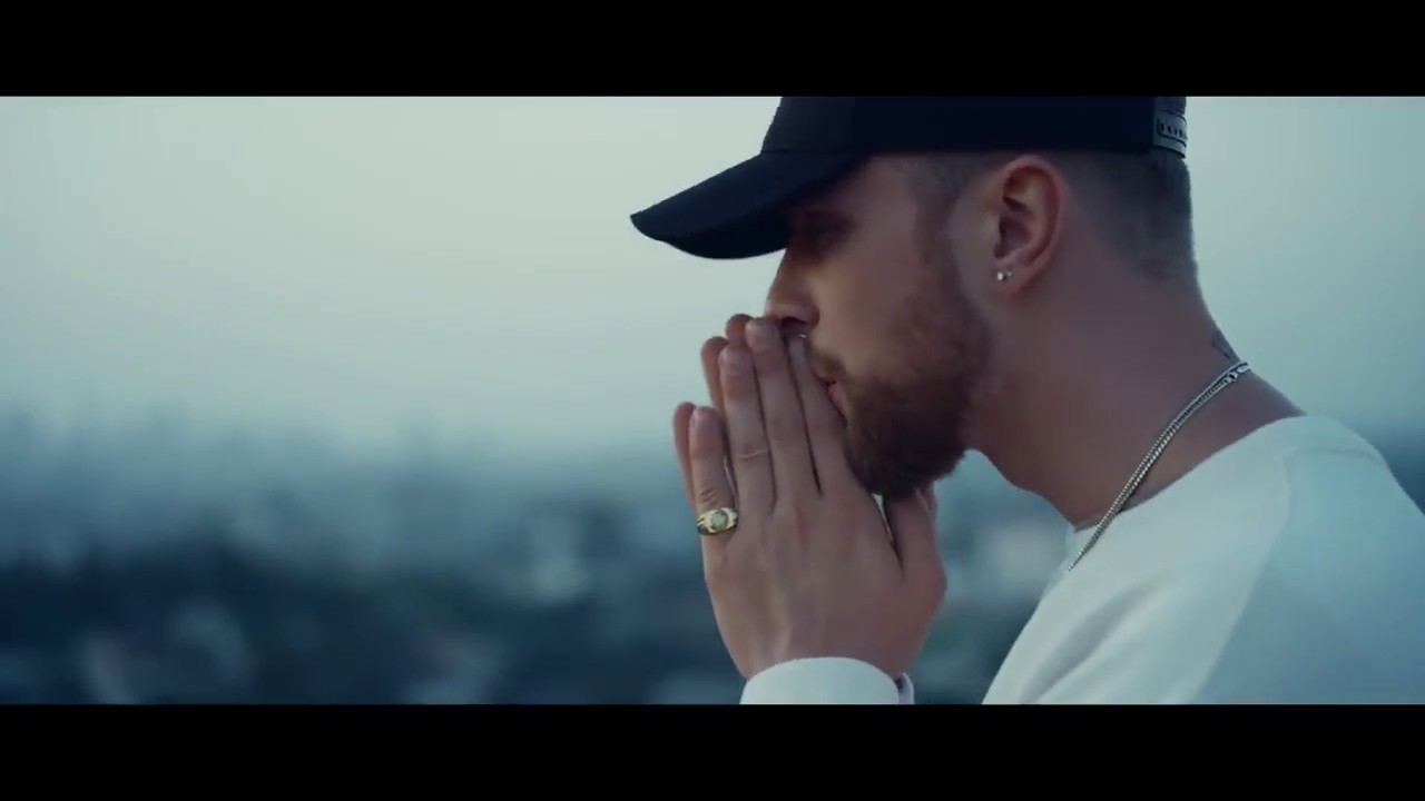 Егор крид вытирает слезы деньгами картинка