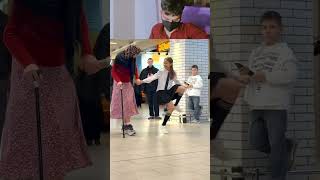 WALKING DANCE GIRL WITH GRANDMA 😁😍#танцы #tuzelityshuffle
